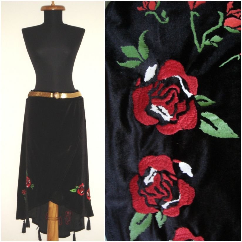 Zara - Fusta noua, din catifea neagra, cu broderii florale colorate