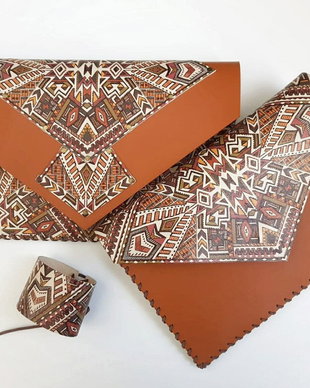 Poseta lucrata manual din piele naturala - AZTEC