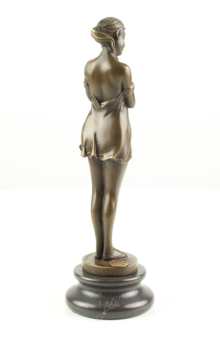 Fata trista- statueta Art Deco din bronz pe un soclu din marmura