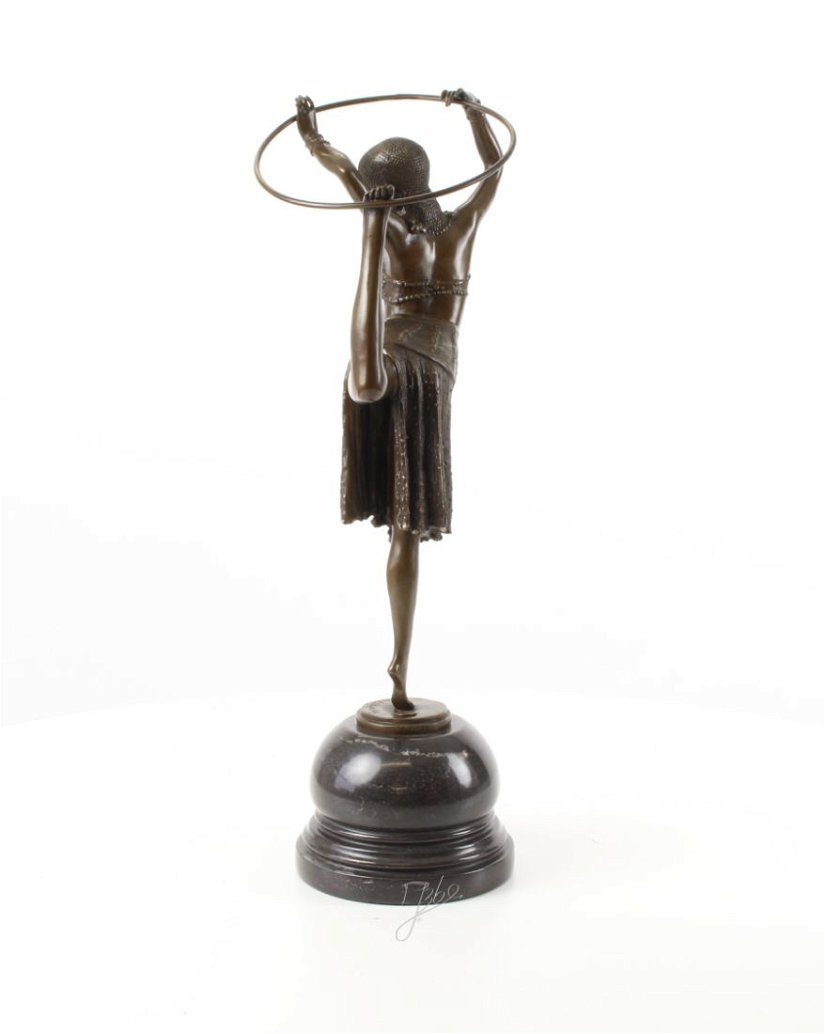 Dansatoare cu cercul-statueta Art Deco din bronz pe un soclu din marmura