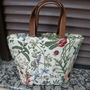 Nou-poseta textil cu flori