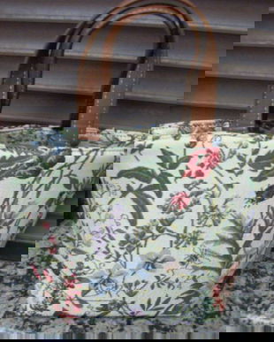 Nou-poseta textil cu flori