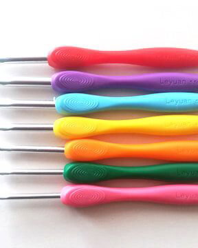 Crosete cu maner din plastic