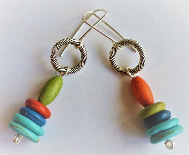 Cercei handmade din turcoaz si howlit