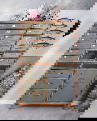 Comoda pentru farmacie din metal cu lemn masiv maro