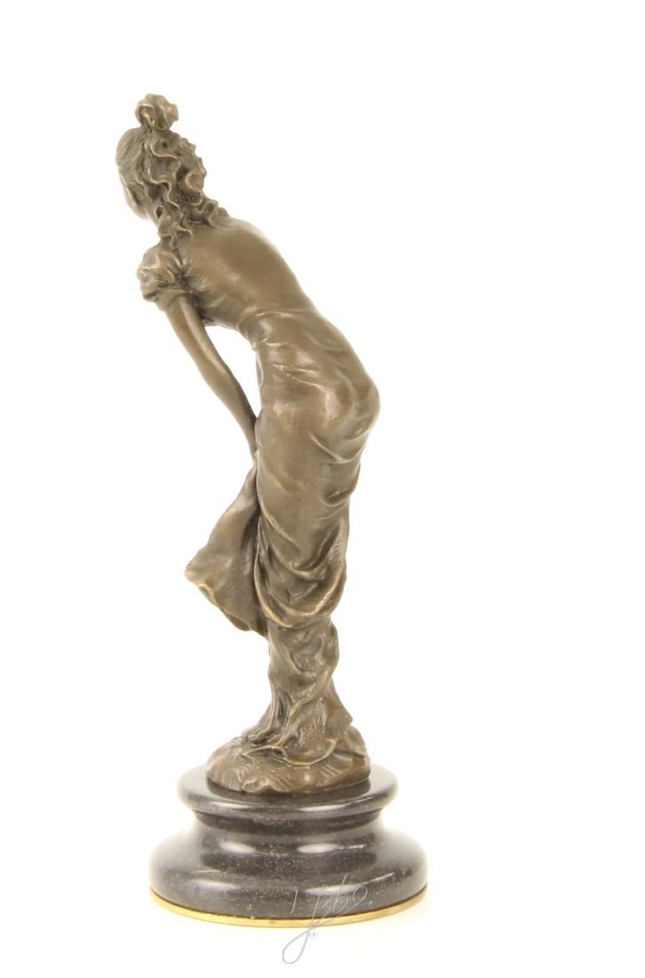 Dansatoare-statueta din bronz pe un socludin marmura