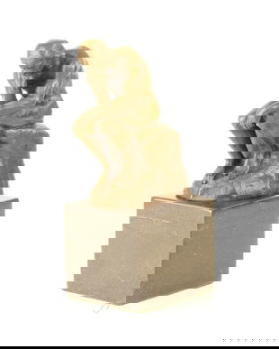 Ganditorul-statueta din bronz pe un soclu din marmura