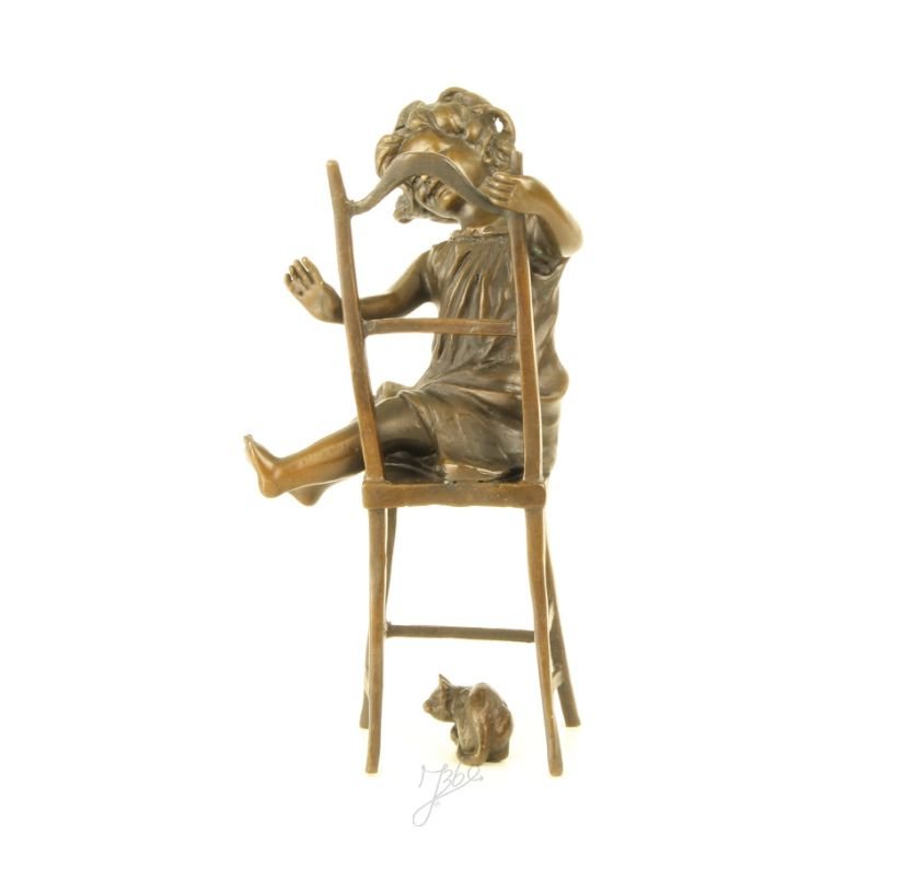 Fetita cu pisica-statueta din bronz masiv