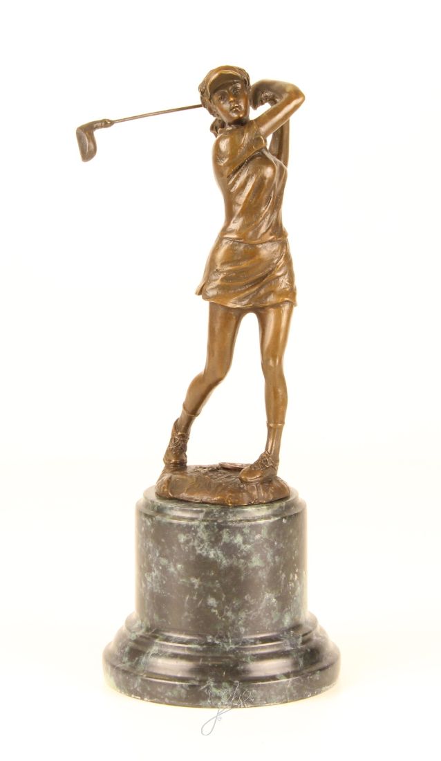 Jucatoare de golf-statueta din bronz pe un soclu din marmura