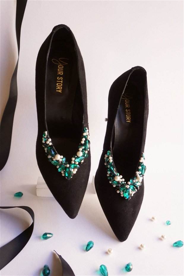Pantofi de piele cu cristale si perle