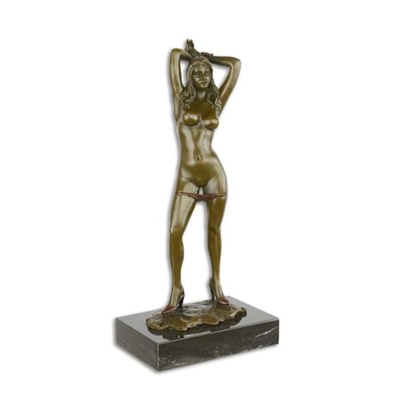 Nud-statueta din bronz pe un soclu din marmura