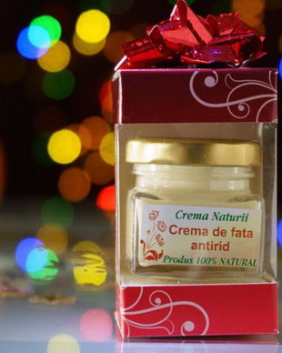 Crema pentru ten matur cu acid hialuronic pur si apa de trandafiri