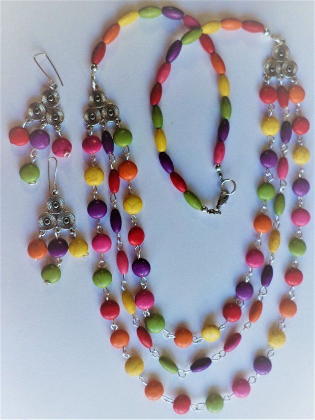 Set bijuterii handmade din margele de howlit multicolore si distantiere metalice din aliaj tibetan