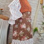 Rochie/bluza , frunze dansatoare,culori calde ,trandafiri care infloresc toamna