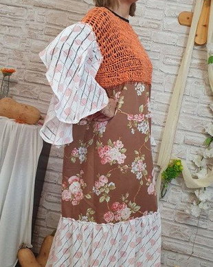 Rochie/bluza , frunze dansatoare,culori calde ,trandafiri care infloresc toamna