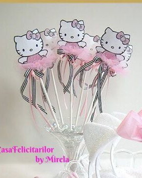 Hello Kitty pe bat pentru candy bar