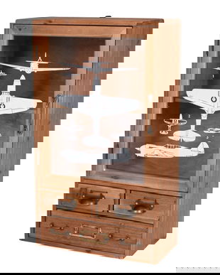 Bufetel de perete din lemn masiv maro cu sticla