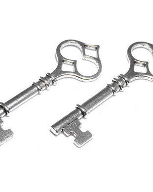 Pandantiv metalic, argintiu antichizat, cheie, 60x21 mm