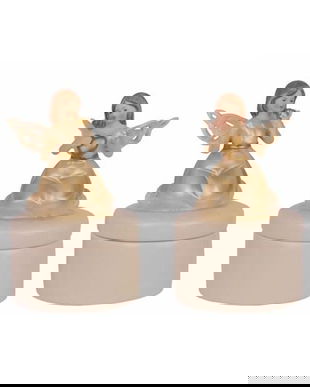 O pereche de casete din portelan cu ingerasi