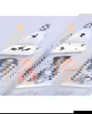 O pereche de candelute din portelan cu ingerasi