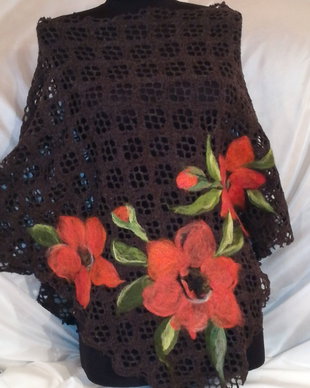 Poncho cu flori impaslite