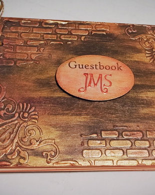 Guestbook / carte de oaspeti / jurnal cu aspect rustic, coperti din lemn si pagini cartonate, personalizate