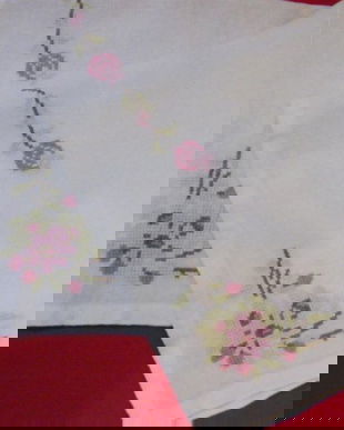 Napron brodat cu flori