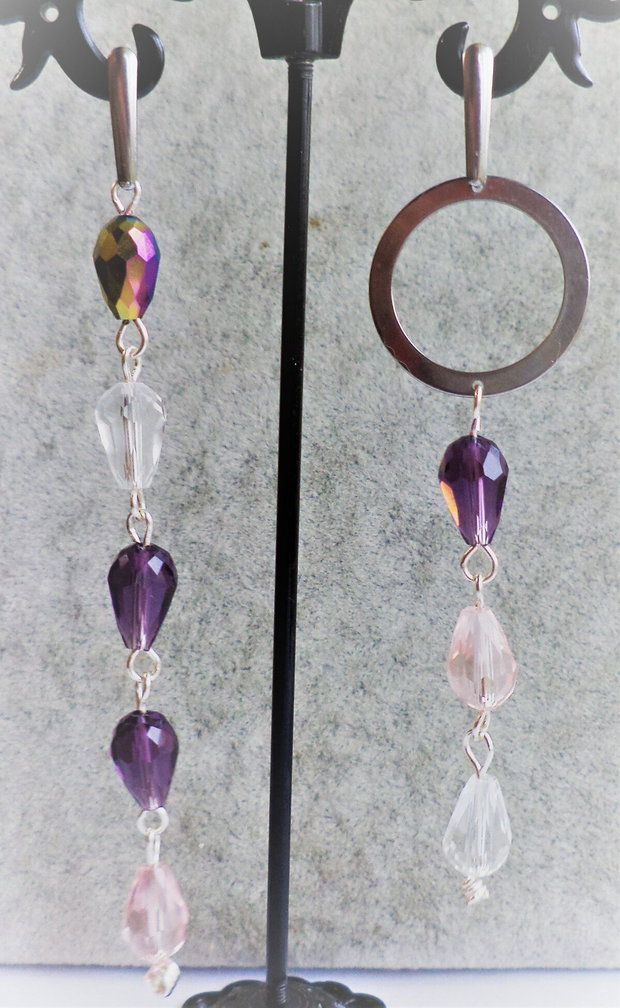 Cercei handmade,asimetrici din cristale fatetate si distantiere din inox
