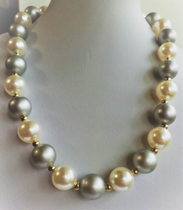 Colier handmade din perle mari de 16mm