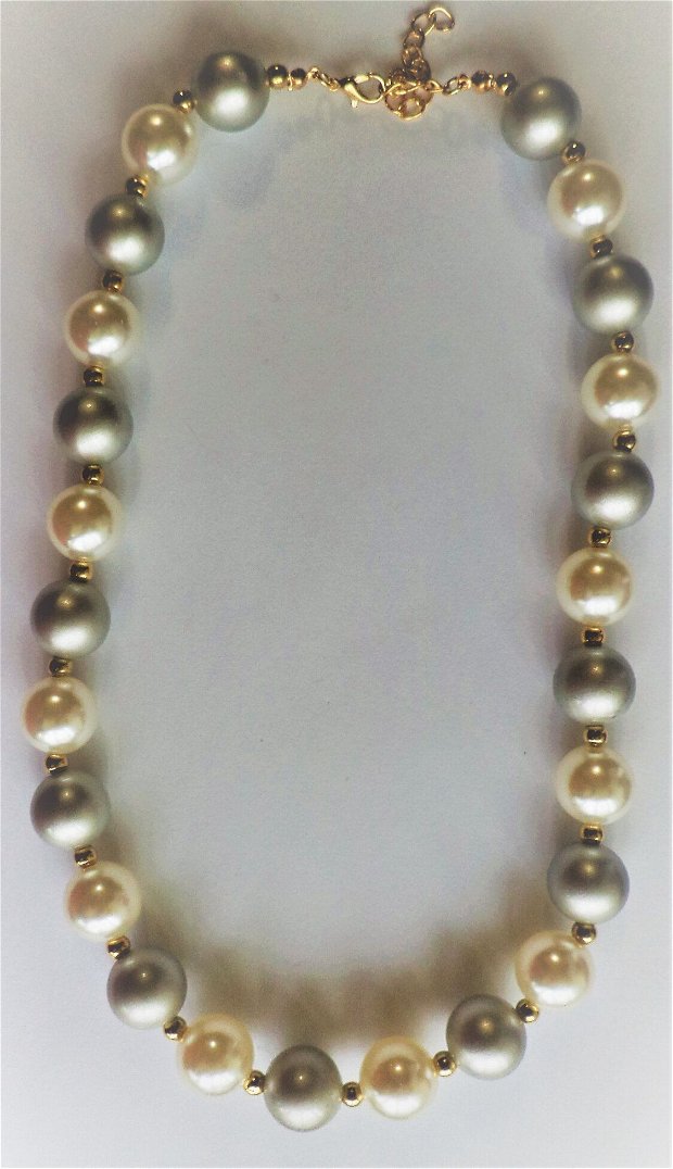 Colier handmade din perle mari de 16mm
