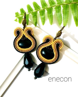 Cercei soutache cu onix si cristale