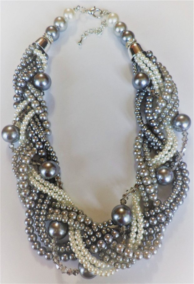 Colier handmade,impletit din perle de sticla si cristale biconice/REZERVAT