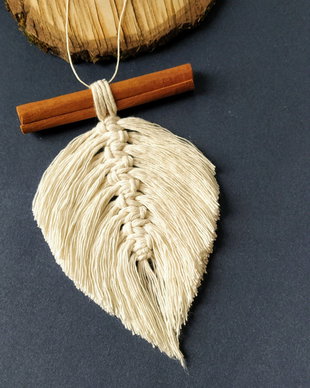 Frunza macrame pe baton de scortisoara