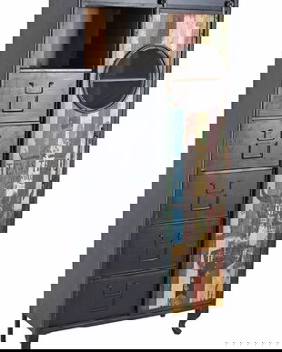 Vitrina industriala din metal negru cu lemn masiv colorat