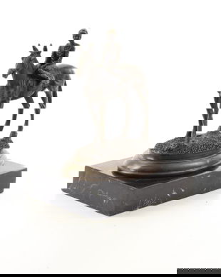 Calaret cu calul sau-statueta din bronz pe un soclu din marmura