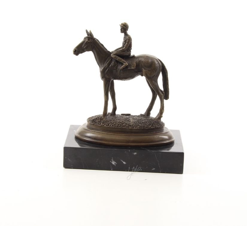 Calaret cu calul sau-statueta din bronz pe un soclu din marmura