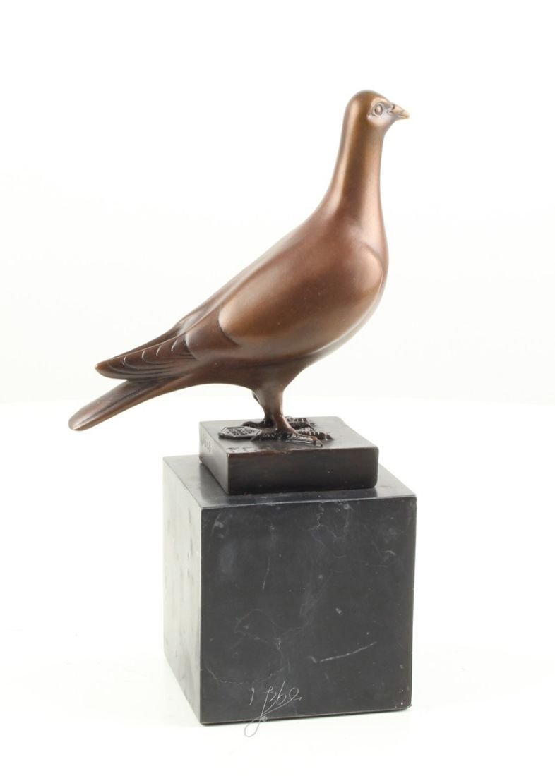 Porumbel-statueta din bronz pe un soclu din marmura