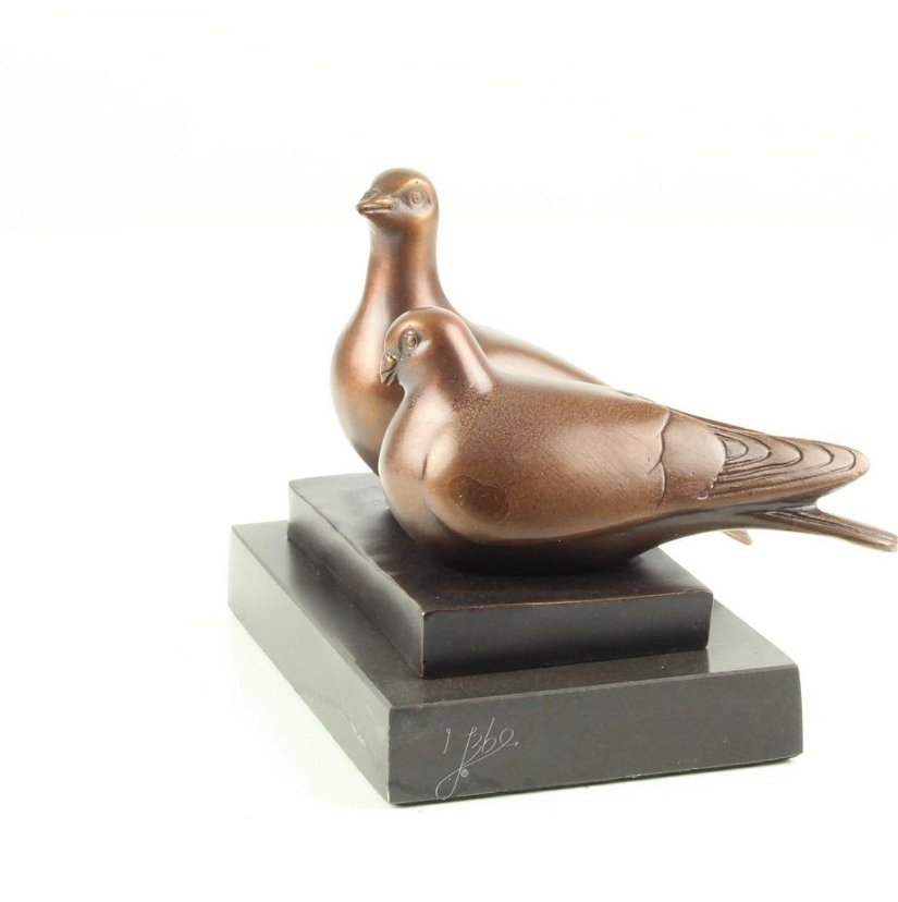 Pereche de porumbei-statueta din bronz pe un soclu din marmura