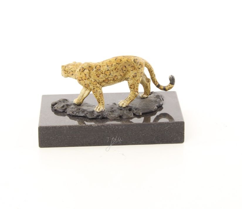 Jaguar-statueta din bronz aurit pe un soclu din marmura