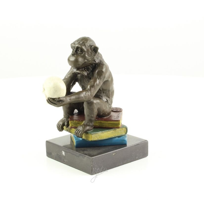 Maimuta Darwin filozofand- statueta din bronz pe un soclu din marmura