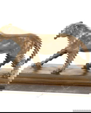 Leoiaca- statueta din bronz pe un soclu din marmura