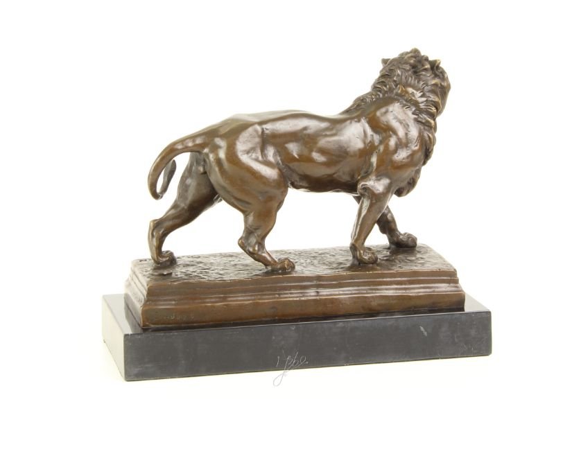 Leu-statueta din bronz pe un soclu din marmura