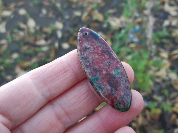 Pandant ruby in fuchsite