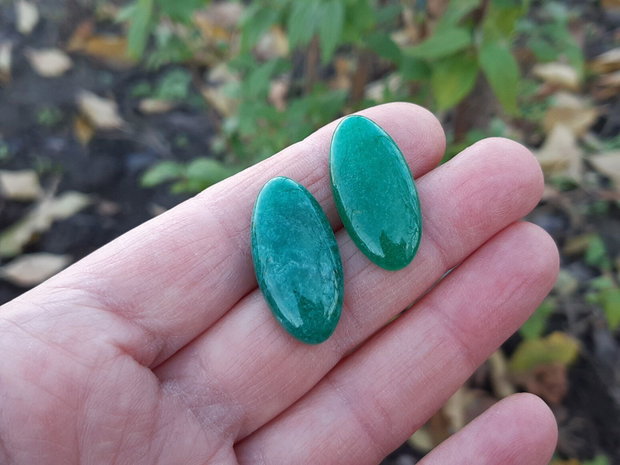 Cabochon jad