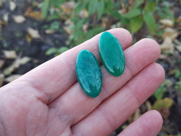 Cabochon jad