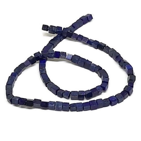 Lapis Lazuli cuburi neregulate aprox 3x4,5x5mm  GSLAK 715