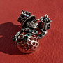 Om de zapada brosa argintiu cu cristale aprox 13x24.5x31.5 mm