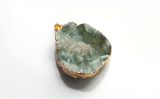 Pandantiv quartz druzy - cu  margini electroplacate aur