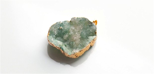 Pandantiv quartz druzy - cu  margini electroplacate aur