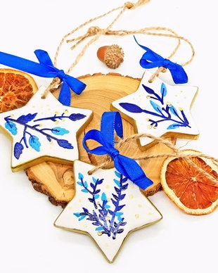 "Steluţe" - Set cadou de trei globuri din praf ceramic, pictate cu foita de aur lichida